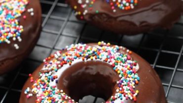 Banana donut recipe with chocolate glaze